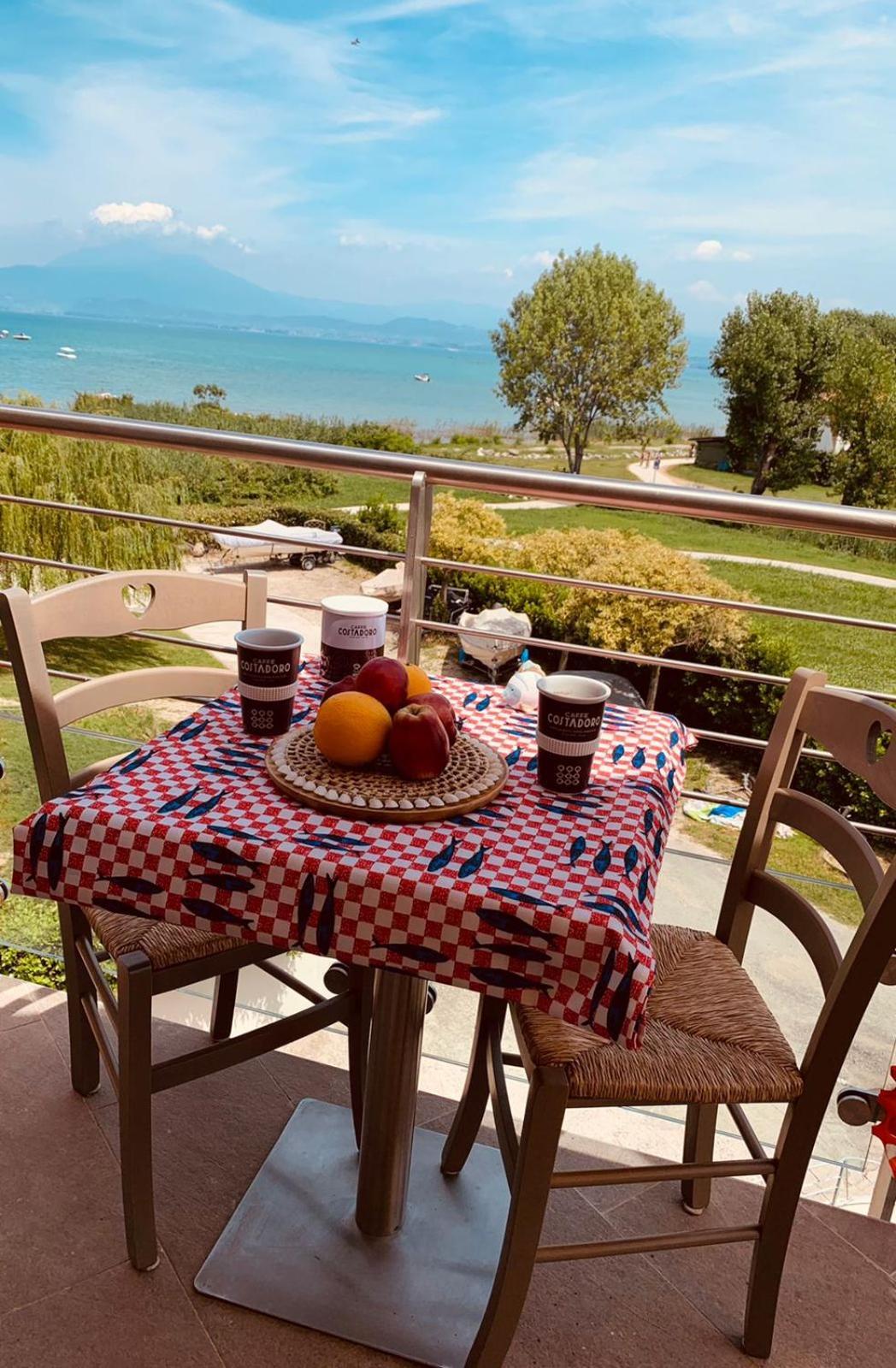 Seeblickwohnung Sirmione - Fronte Lago Mit Privatsteg Kültér fotó